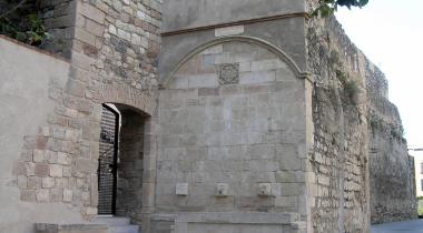 Font del Castell i entrada per la plaça de Sant Andreu